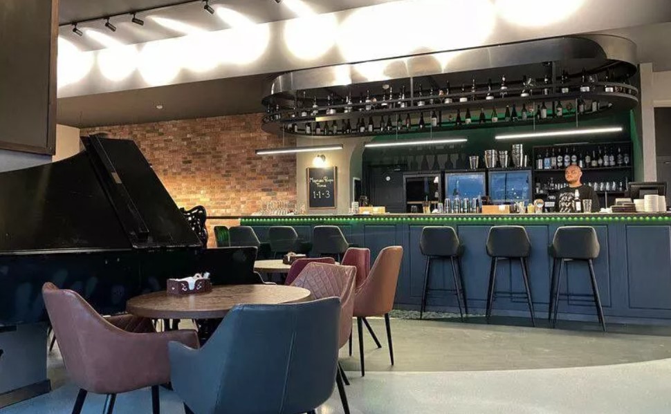 Винный бар "Винил"